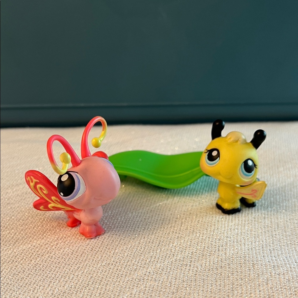 Littlest Pet Shop Pink Butterfly & Yellow Bee Duo with Green Leaf 201 & 202 2006